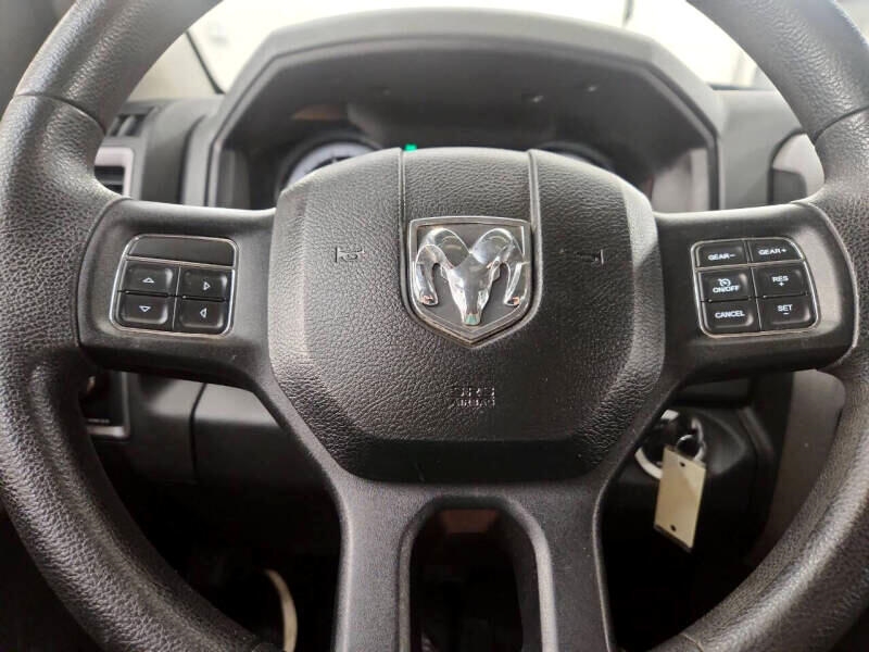 RAM 1500 4WD Crew Cab 140.5" Tradesman 2014