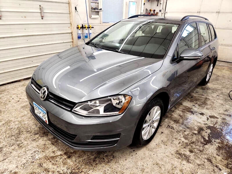 2017 Volkswagen Golf SportWagen S's photo