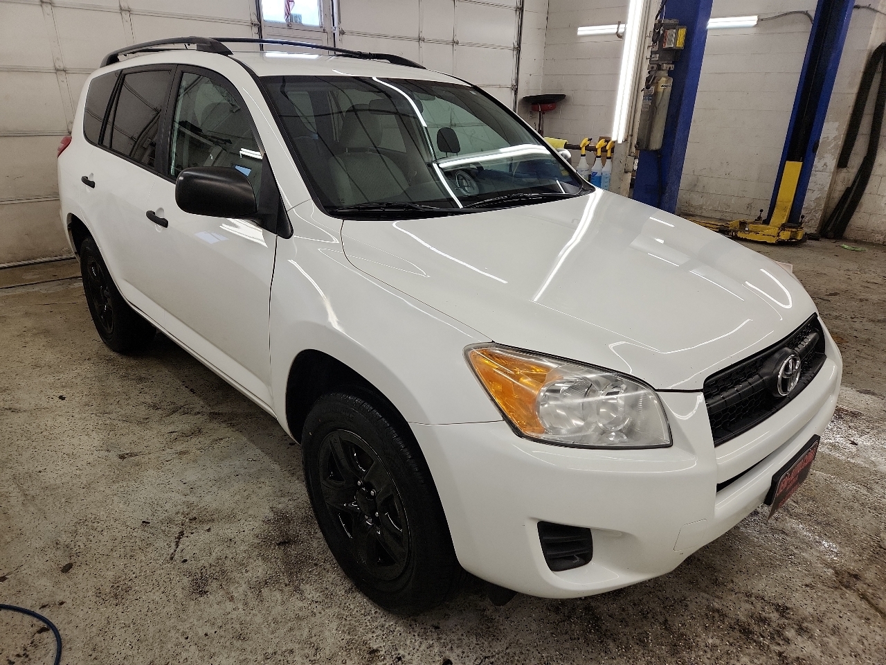 Toyota RAV4 Base I4 4WD 2012