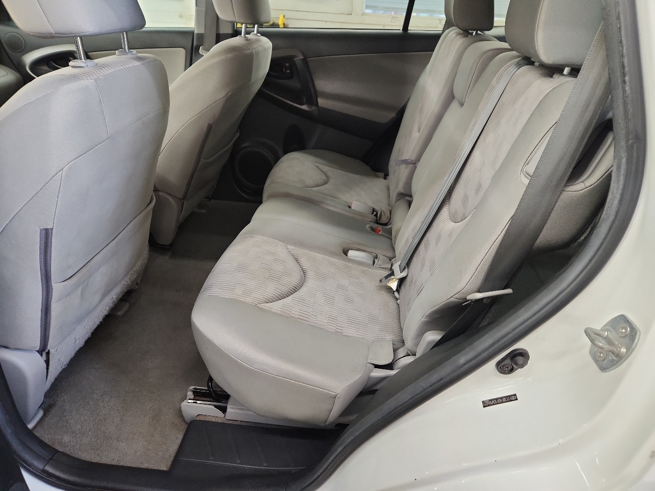 Toyota RAV4 Base I4 4WD 2012