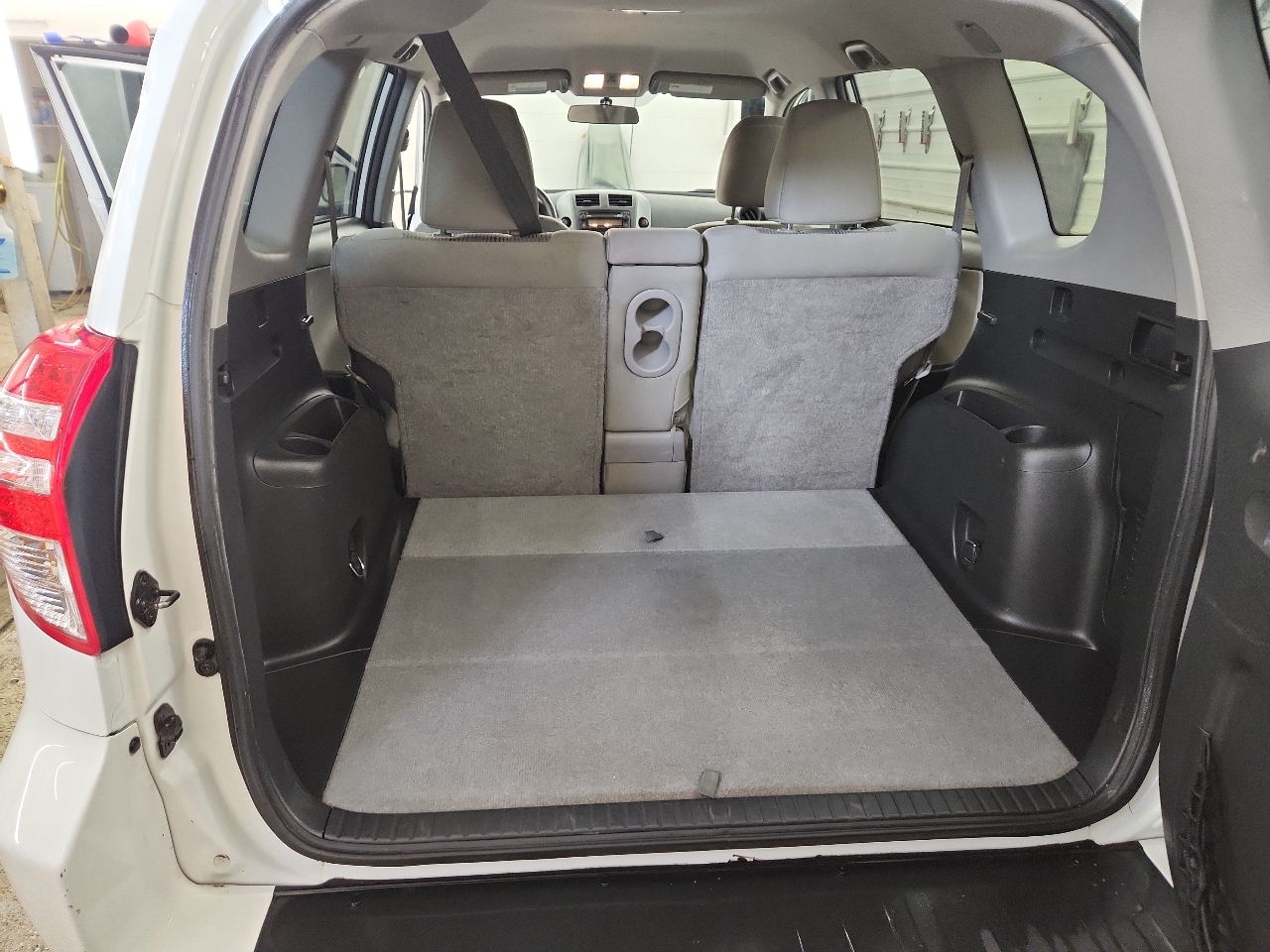 Toyota RAV4 Base I4 4WD 2012