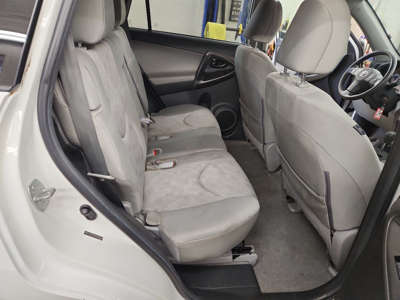 Toyota RAV4 Base I4 4WD 2012