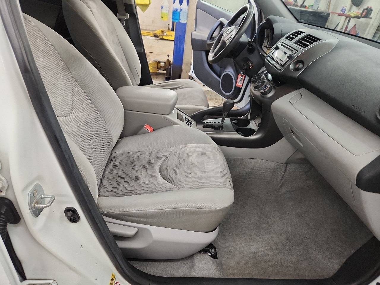 Toyota RAV4 Base I4 4WD 2012