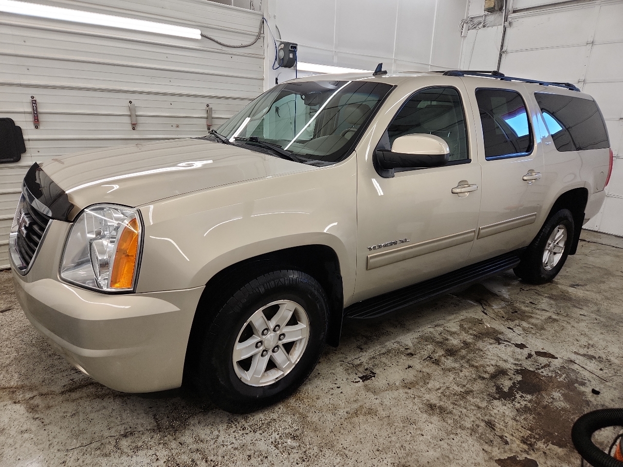 GMC Yukon XL 1500 SLT 2012
