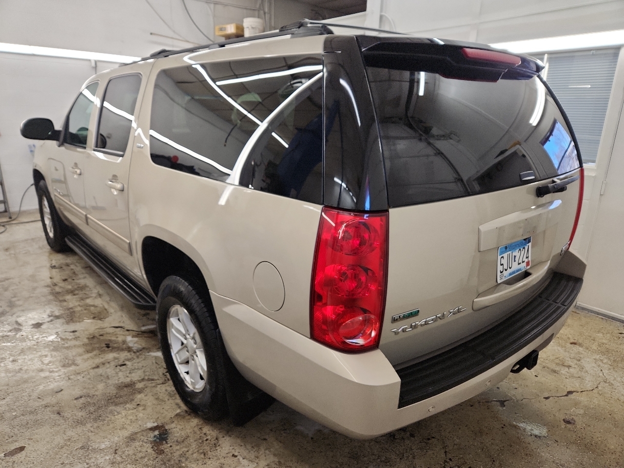 GMC Yukon XL 1500 SLT 2012