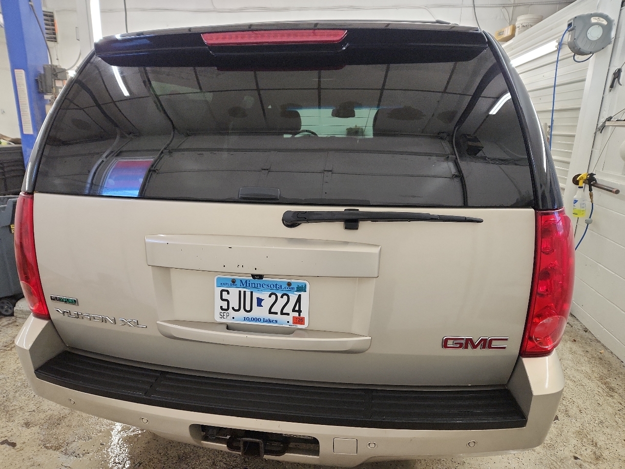 GMC Yukon XL 1500 SLT 2012