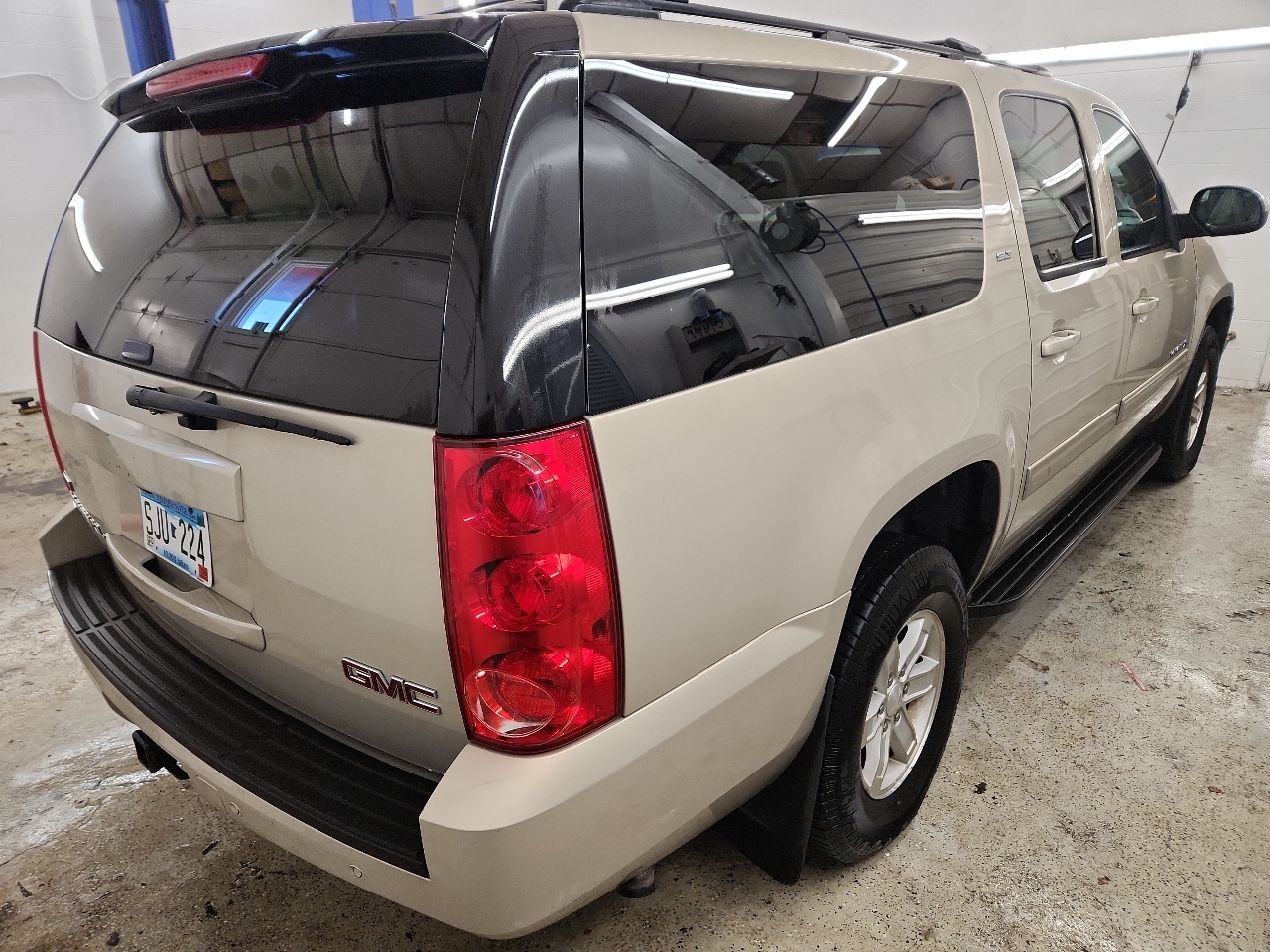 GMC Yukon XL 1500 SLT 2012