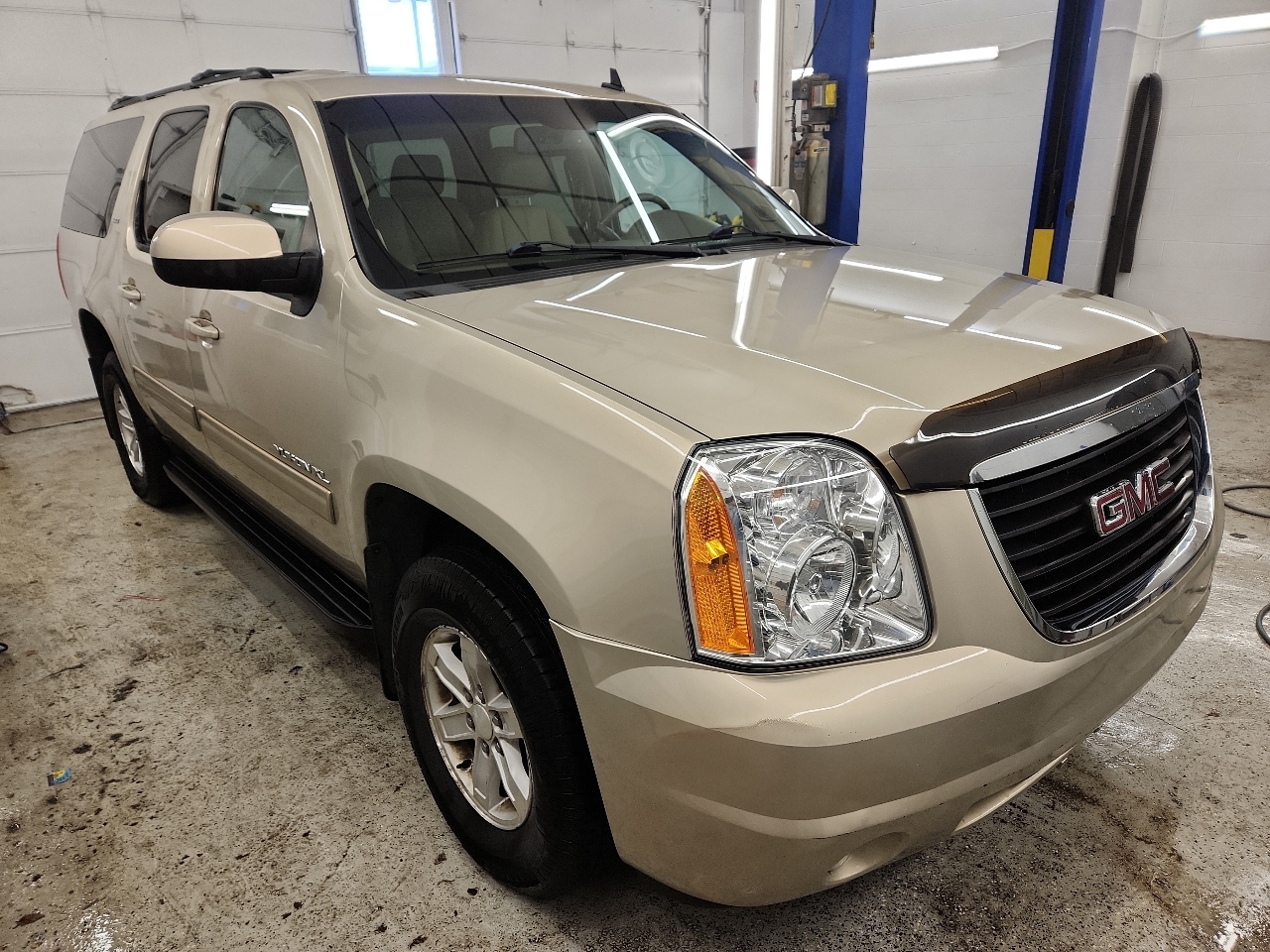 GMC Yukon XL 1500 SLT 2012