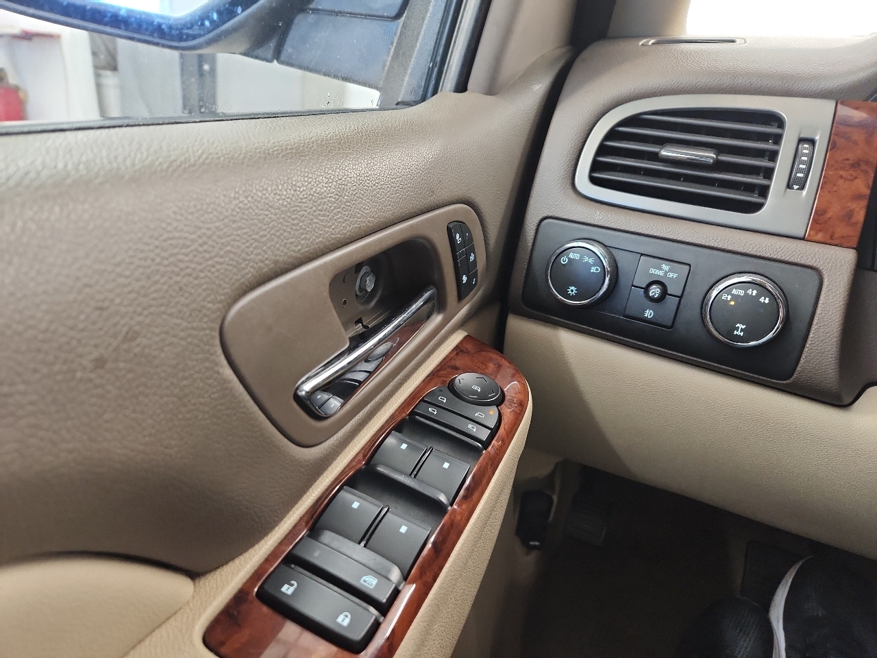 GMC Yukon XL 1500 SLT 2012