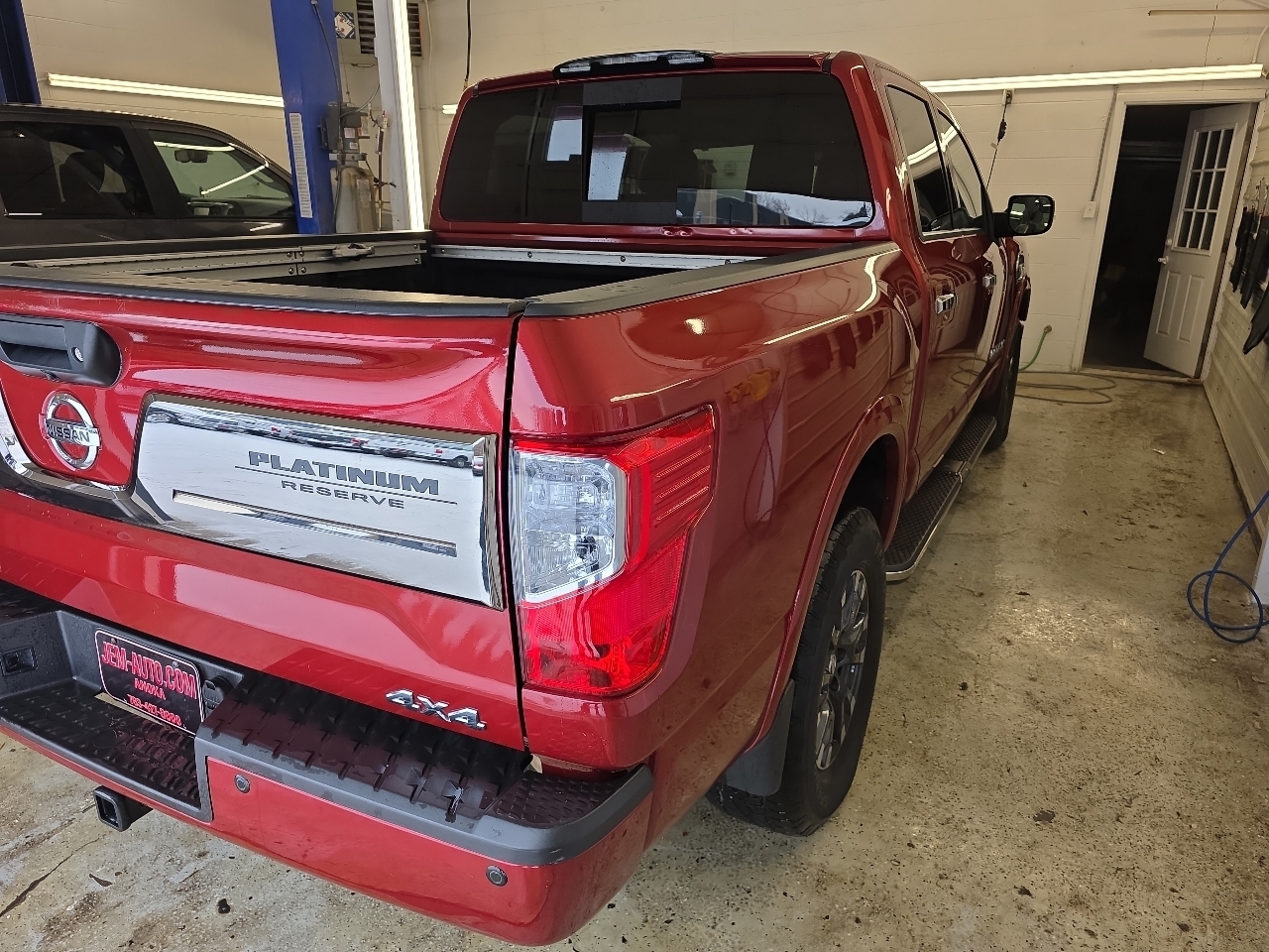 Nissan Titan SV 2017