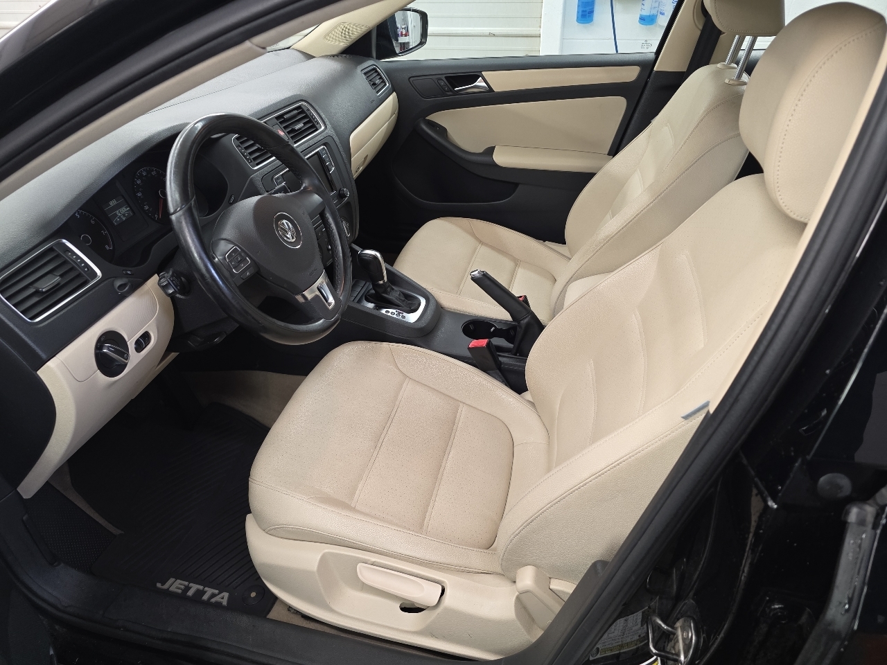 Volkswagen Jetta SE 2011