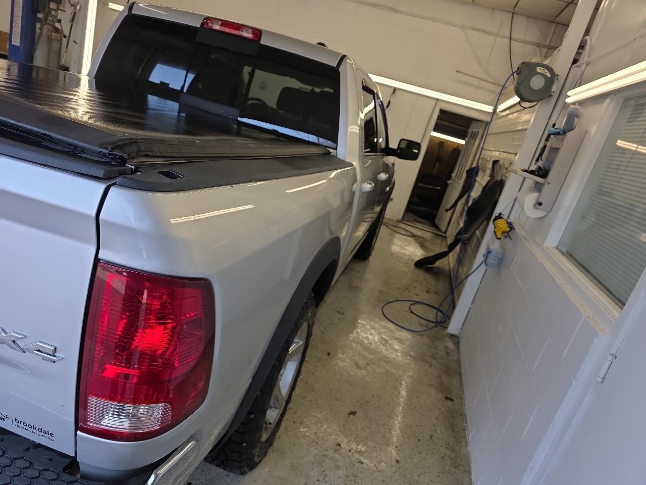 Dodge 1500 4WD Crew Cab 140.5" Sport 2010