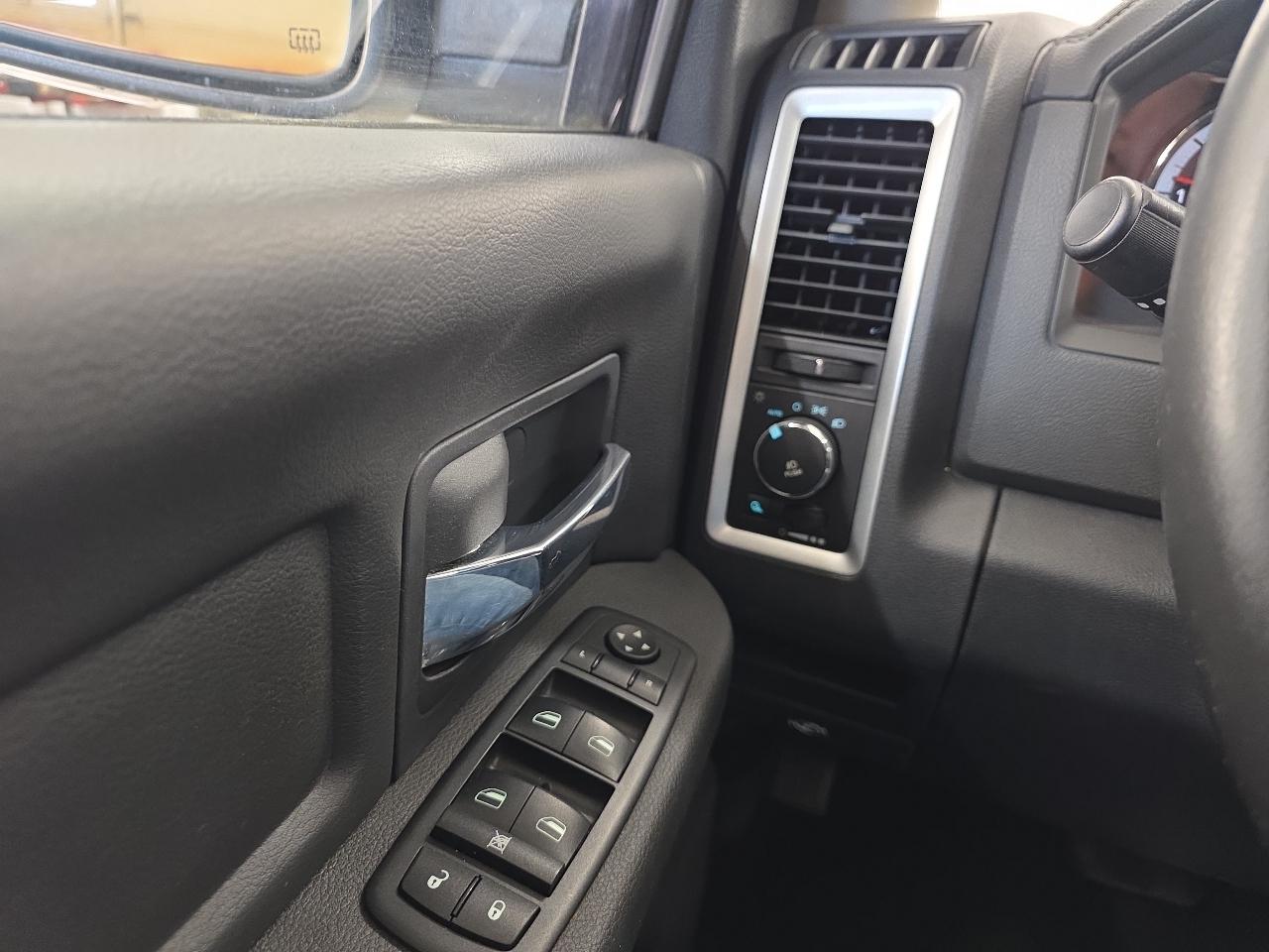 Dodge 1500 4WD Crew Cab 140.5" Sport 2010