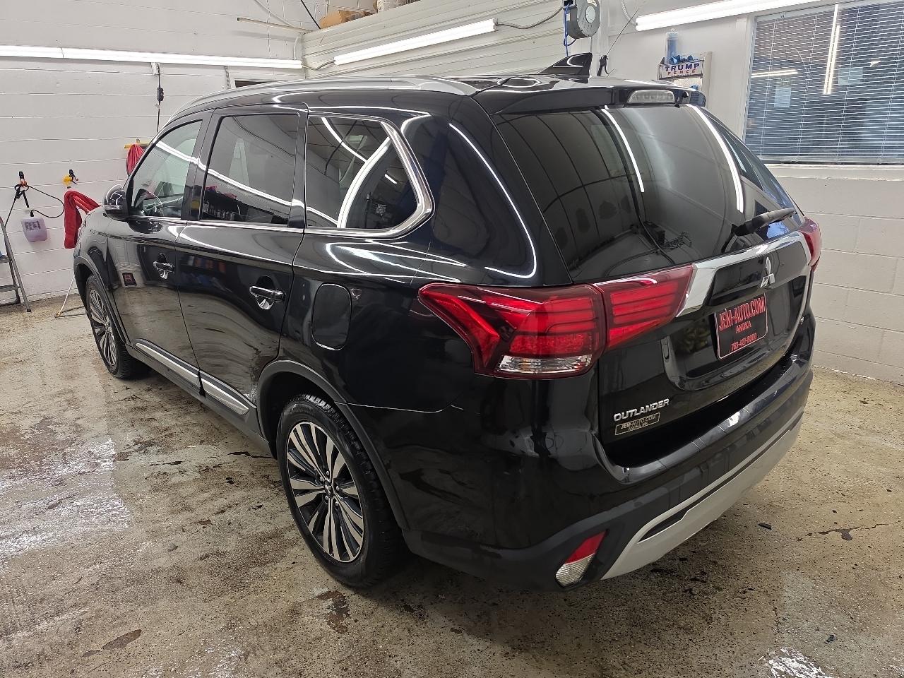 Mitsubishi Outlander SEL 4D SUV AWD 2020