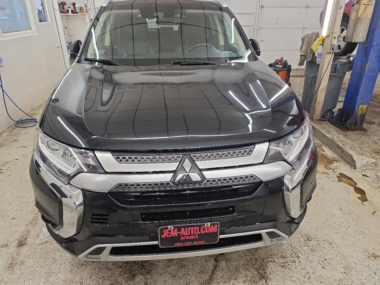 Mitsubishi Outlander SEL 4D SUV AWD 2020