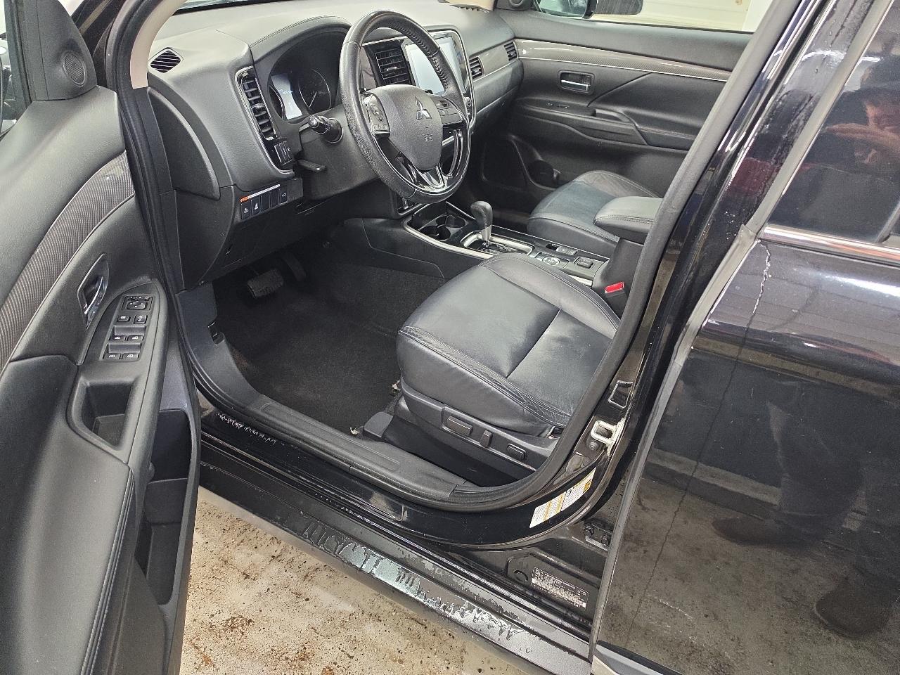 Mitsubishi Outlander SEL 4D SUV AWD 2020