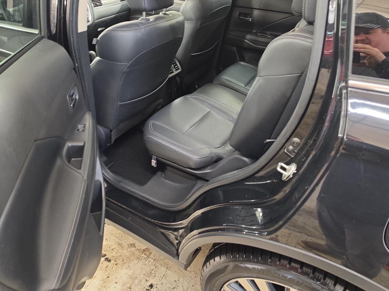 Mitsubishi Outlander SEL 4D SUV AWD 2020