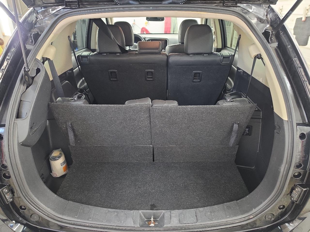 Mitsubishi Outlander SEL 4D SUV AWD 2020