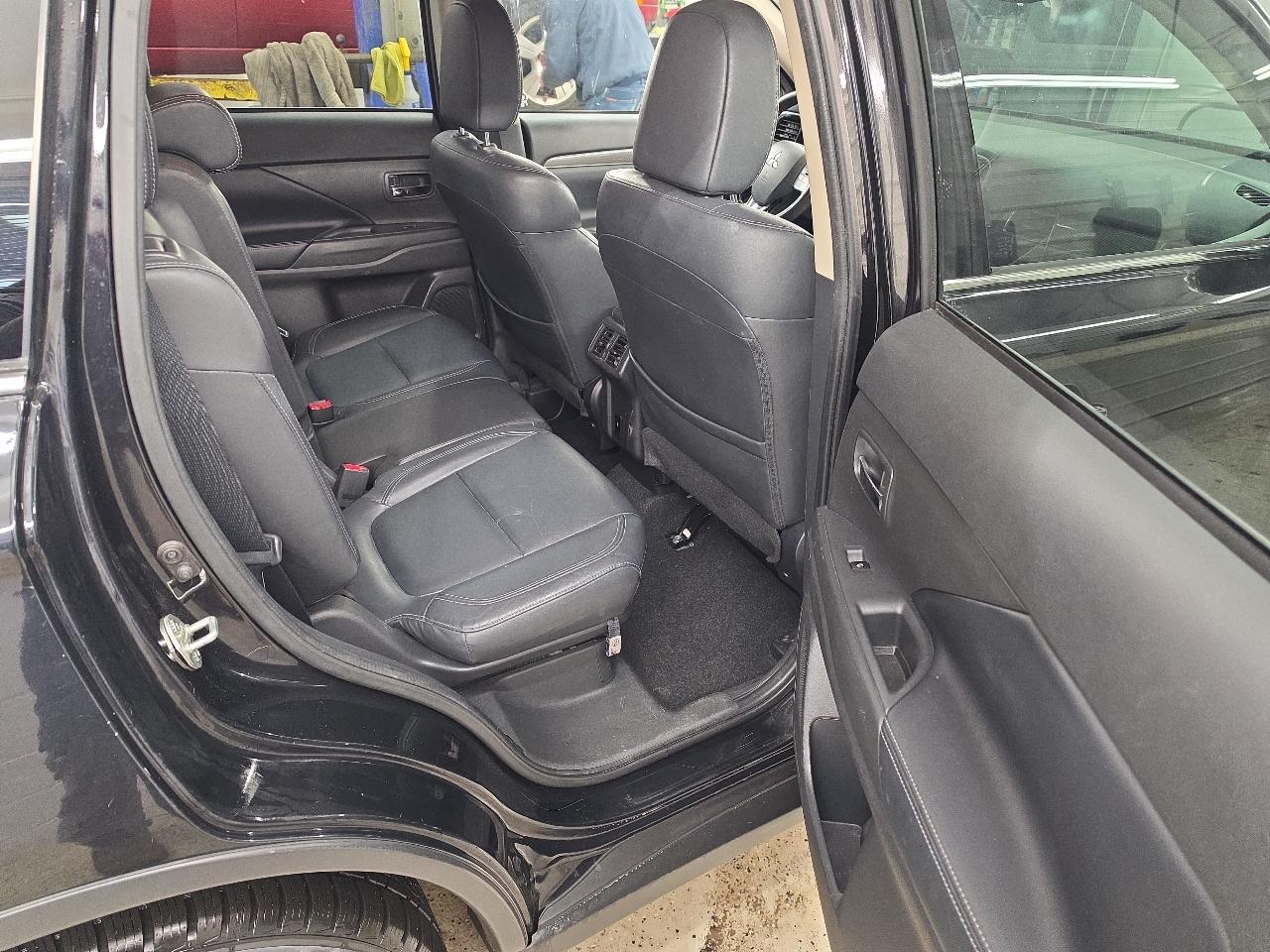 Mitsubishi Outlander SEL 4D SUV AWD 2020