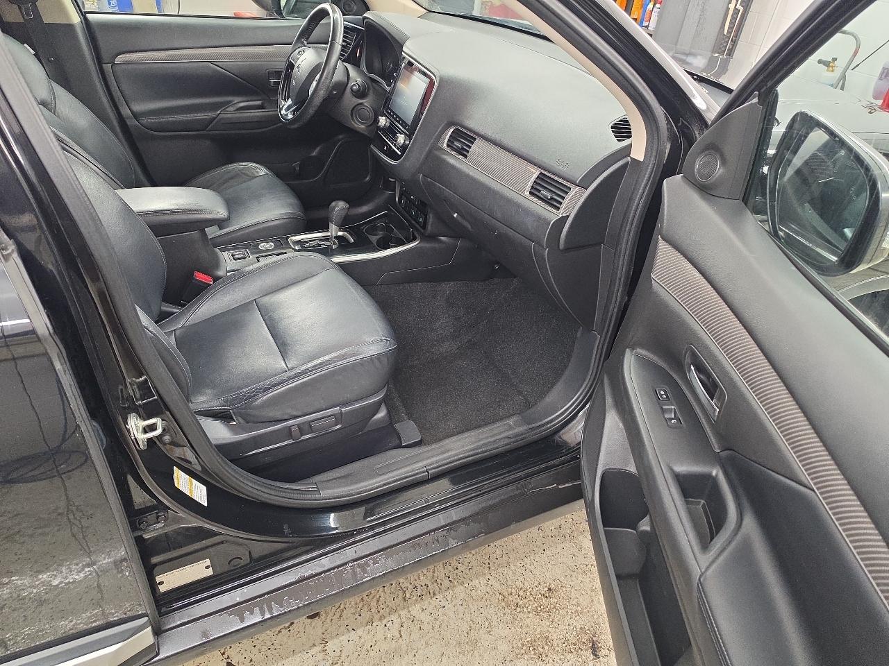 Mitsubishi Outlander SEL 4D SUV AWD 2020