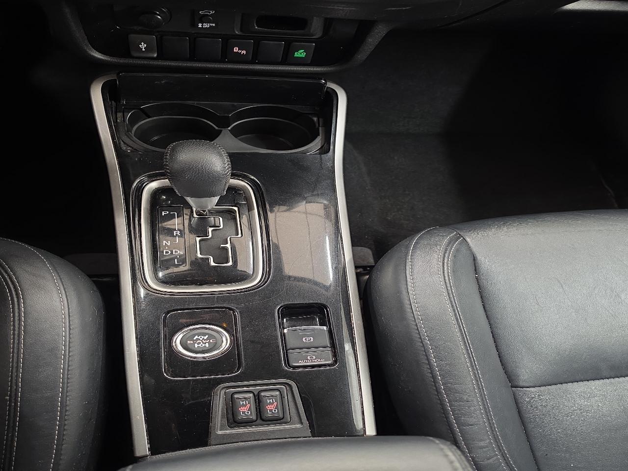 Mitsubishi Outlander SEL 4D SUV AWD 2020