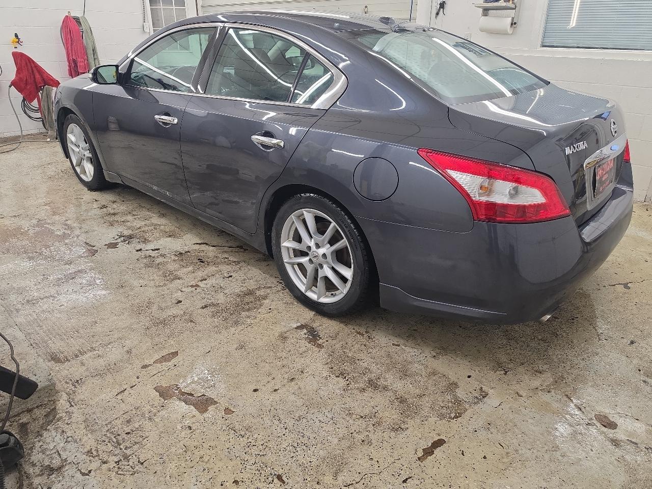 Nissan Maxima SV 2010