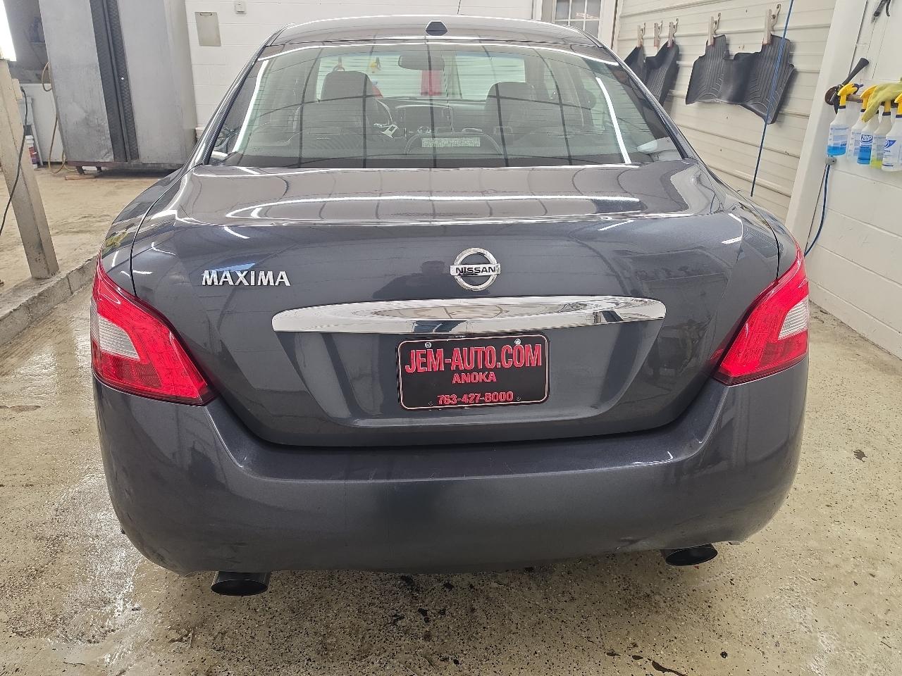 Nissan Maxima SV 2010