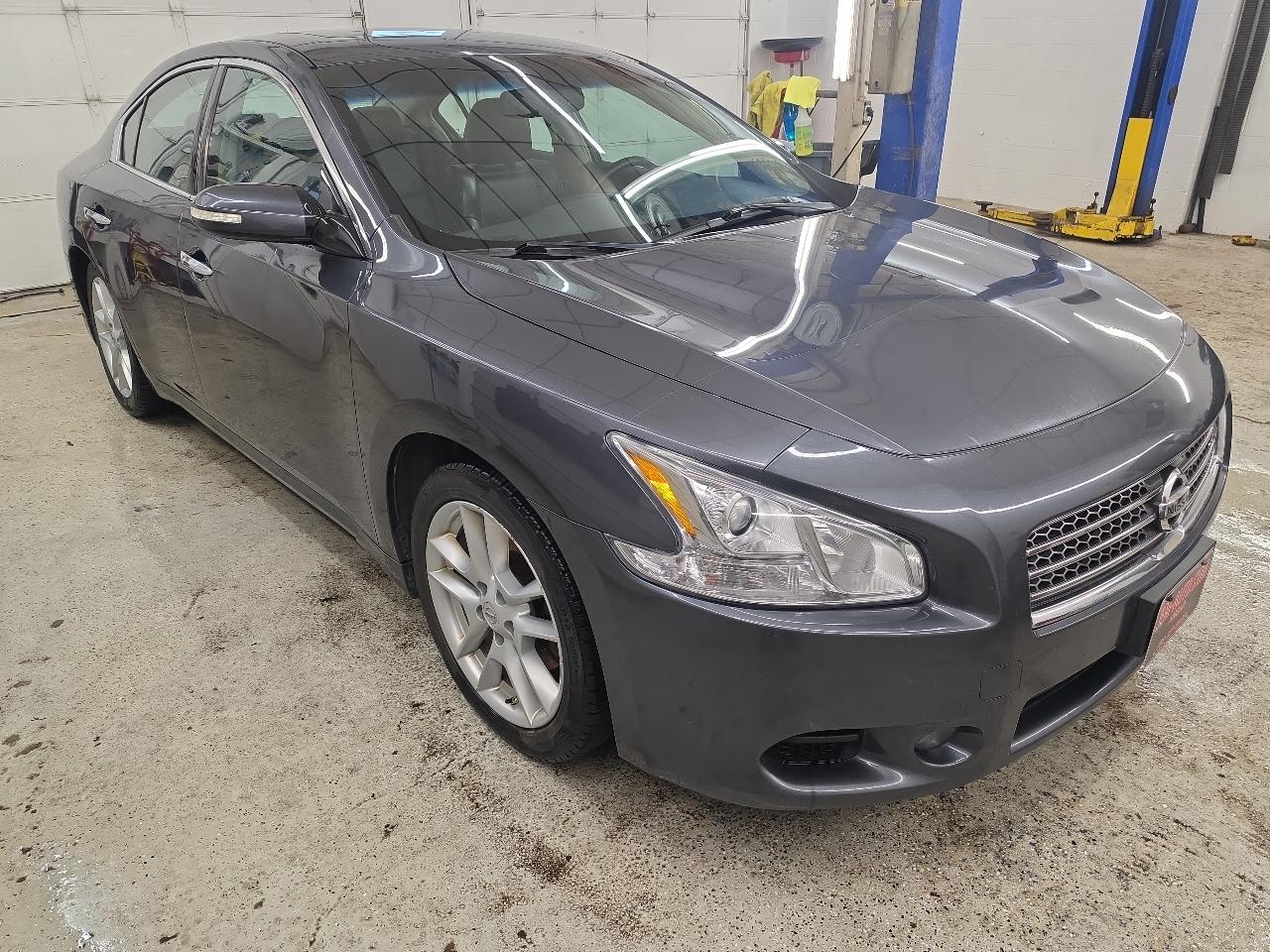 Nissan Maxima SV 2010