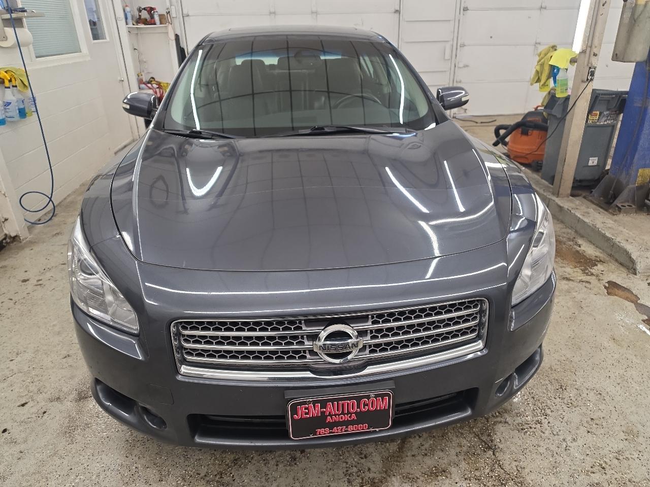 Nissan Maxima SV 2010