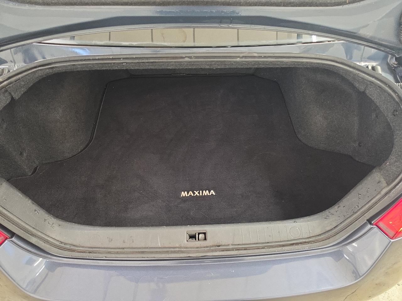 Nissan Maxima SV 2010