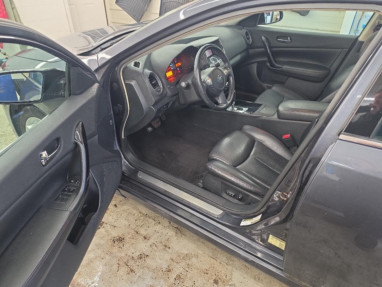 Nissan Maxima SV 2010