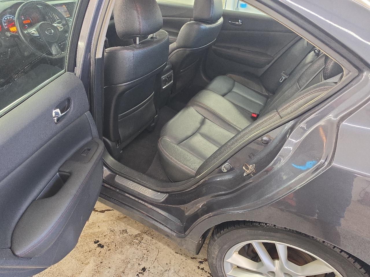 Nissan Maxima SV 2010