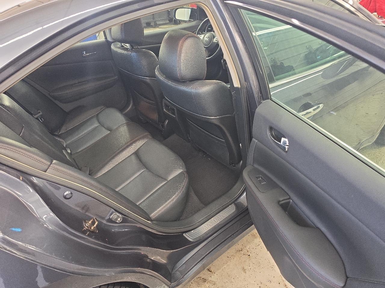 Nissan Maxima SV 2010