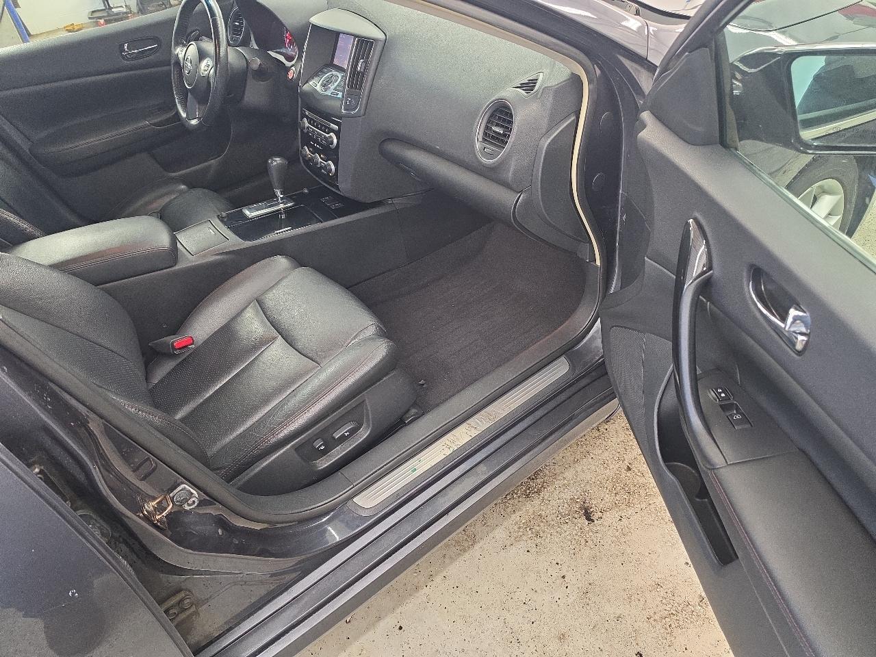 Nissan Maxima SV 2010