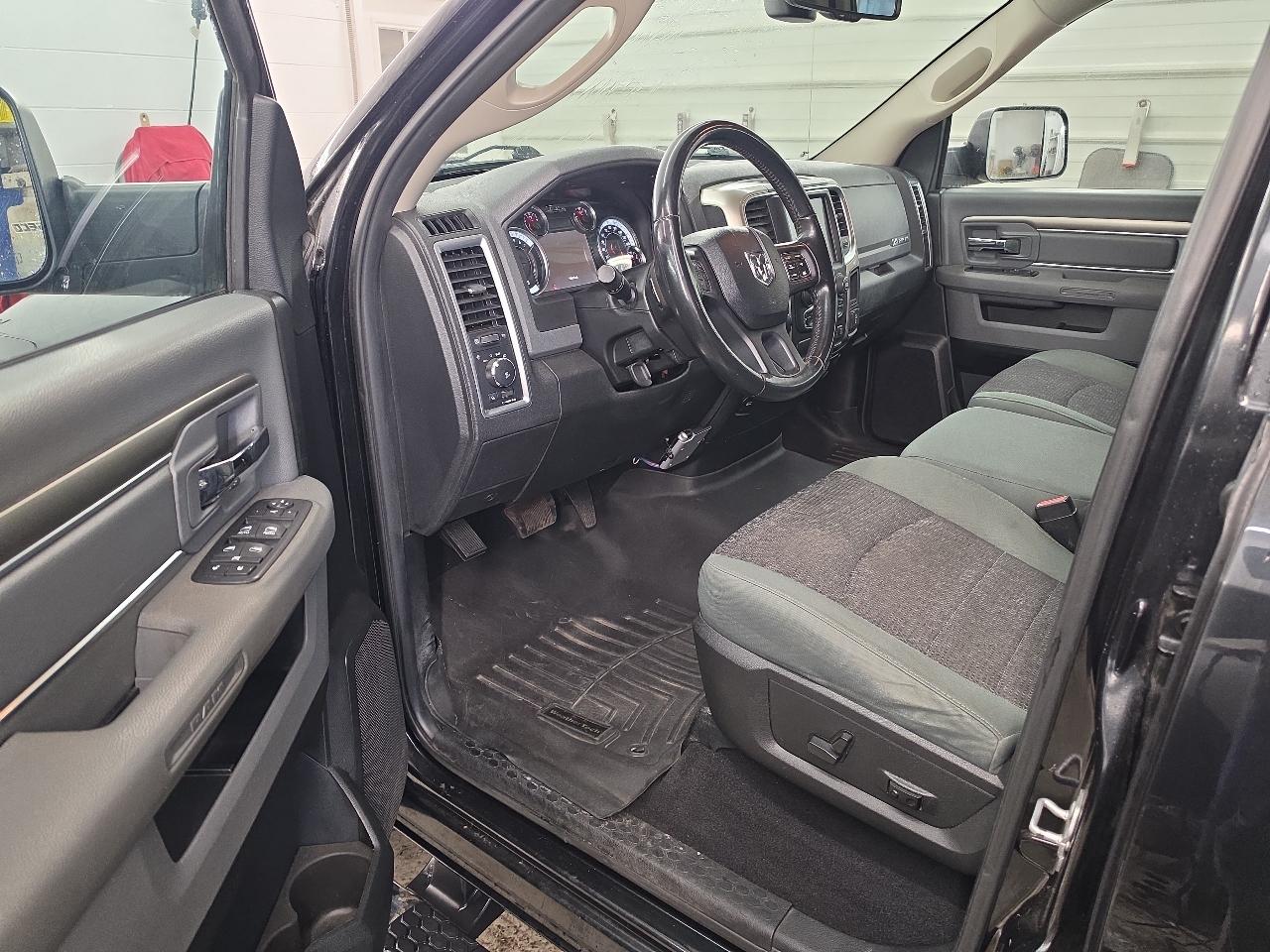 RAM 1500 SLT Quad Cab 2WD 2017