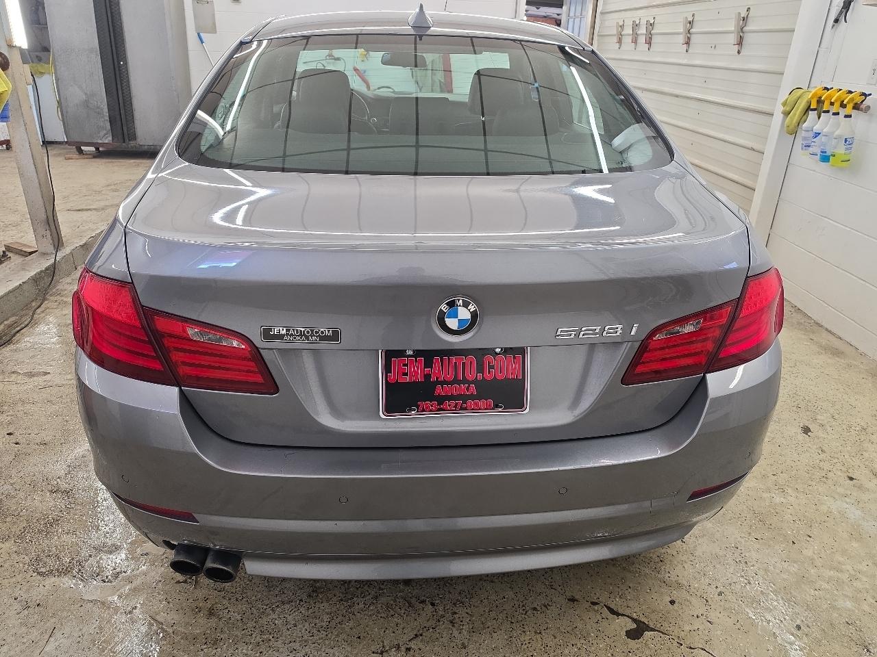 BMW 5-Series 528i xDrive 2012