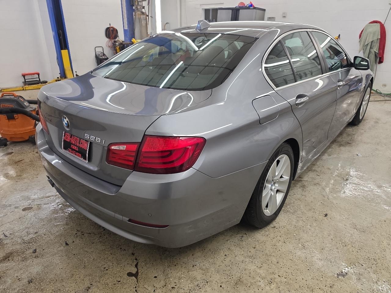 BMW 5-Series 528i xDrive 2012