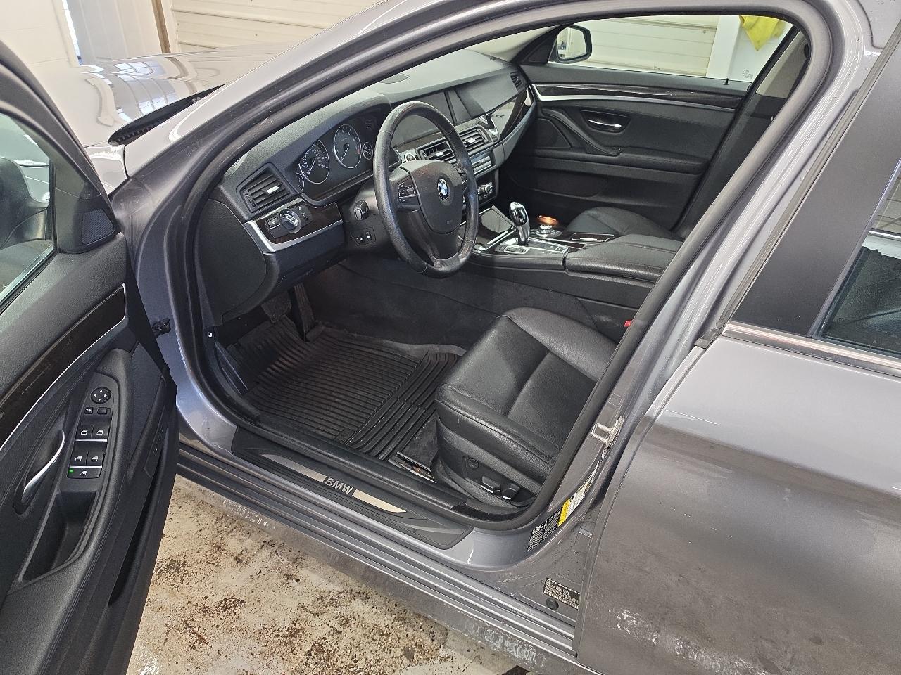 BMW 5-Series 528i xDrive 2012