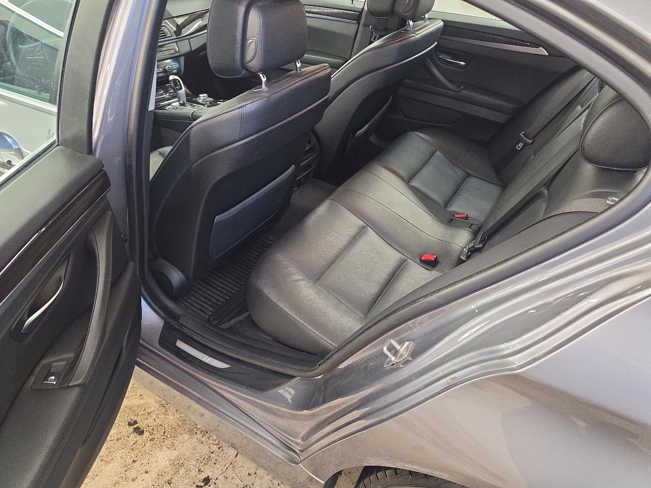 BMW 5-Series 528i xDrive 2012