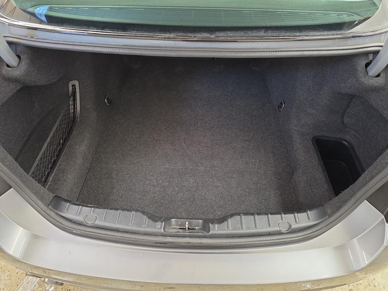 BMW 5-Series 528i xDrive 2012