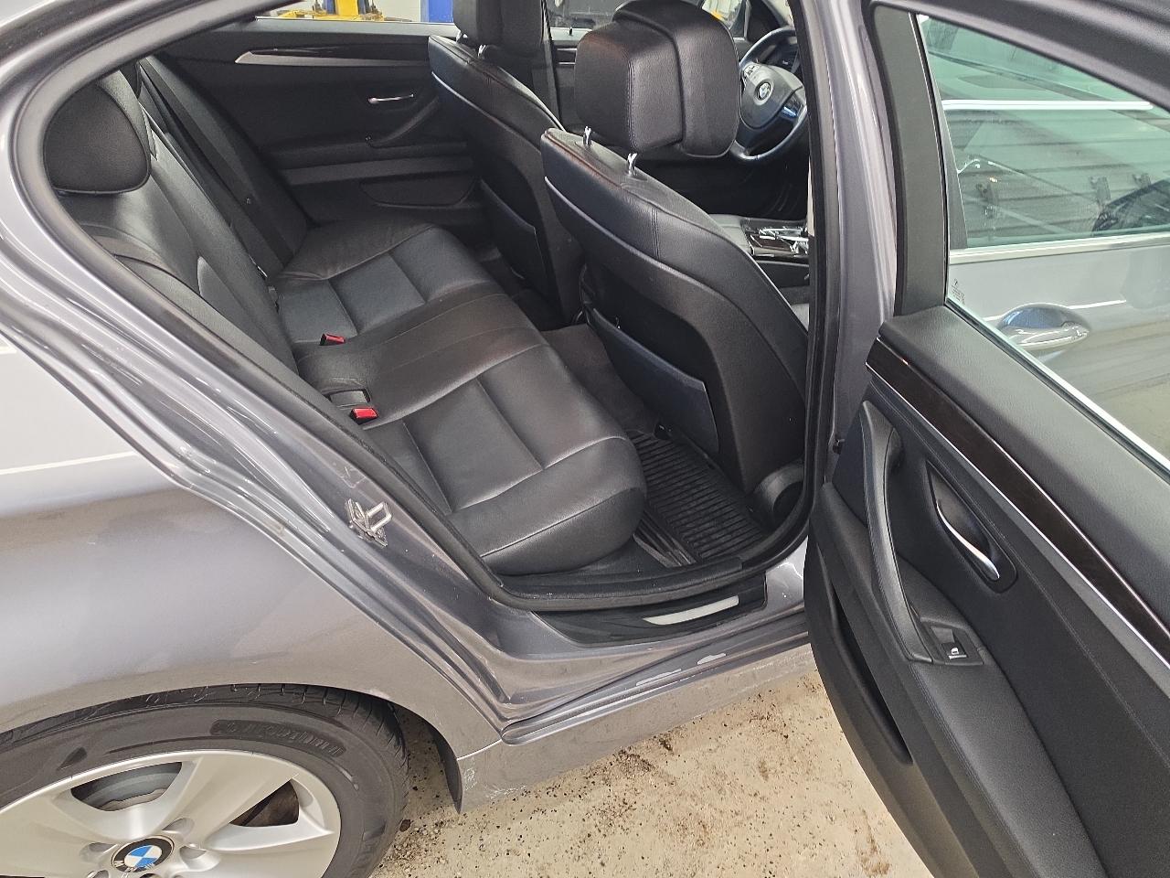 BMW 5-Series 528i xDrive 2012