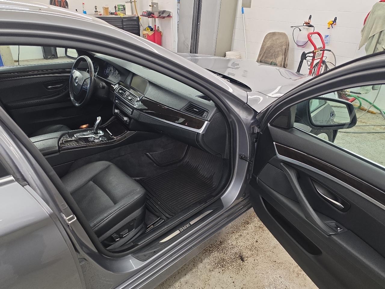 BMW 5-Series 528i xDrive 2012