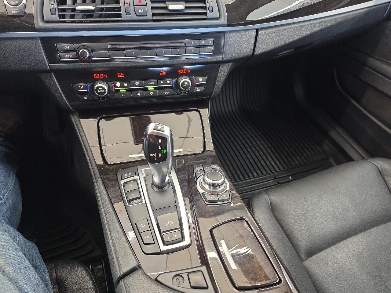 BMW 5-Series 528i xDrive 2012