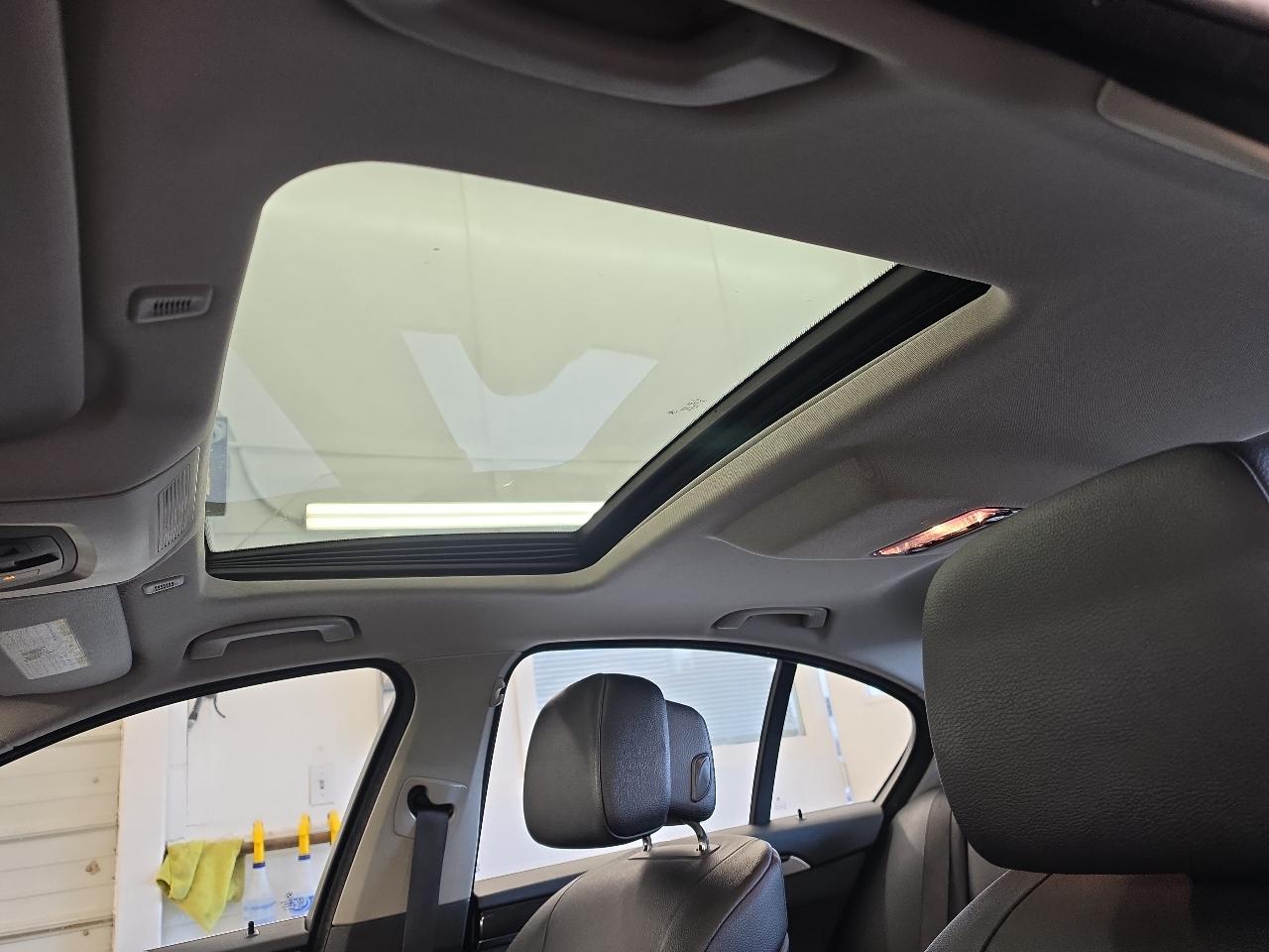 BMW 5-Series 528i xDrive 2012