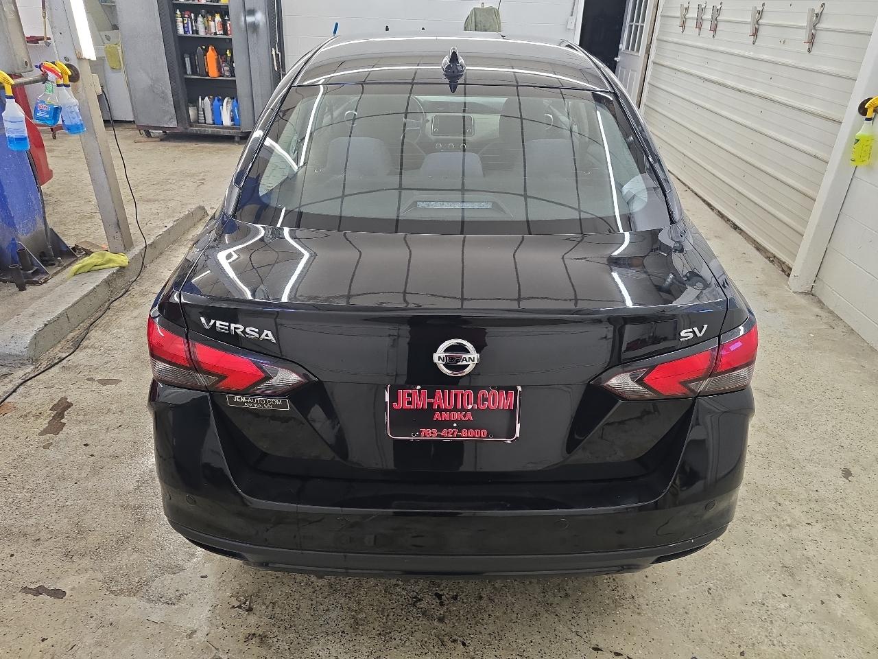 Nissan Versa SV 4D Sedan 2021