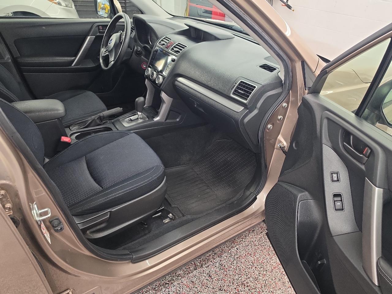 Subaru Forester 2.5i Premium PZEV CVT 2016