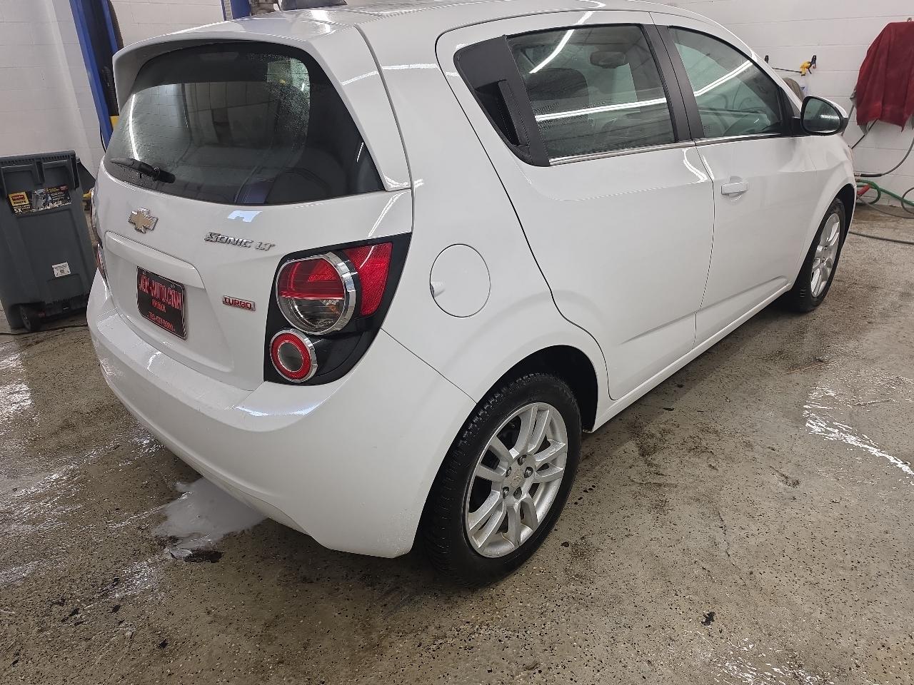 Chevrolet Sonic LT Auto 5-Door 2015
