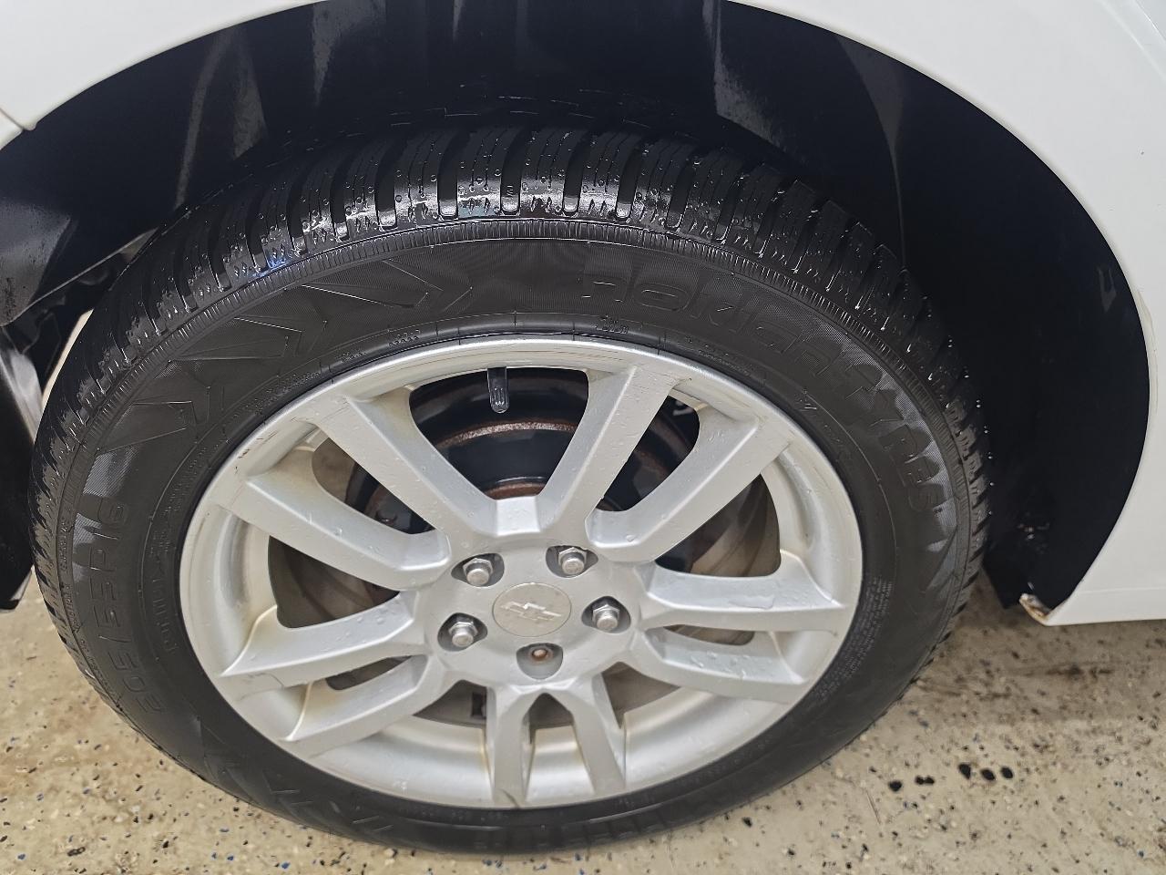 Chevrolet Sonic LT Auto 5-Door 2015