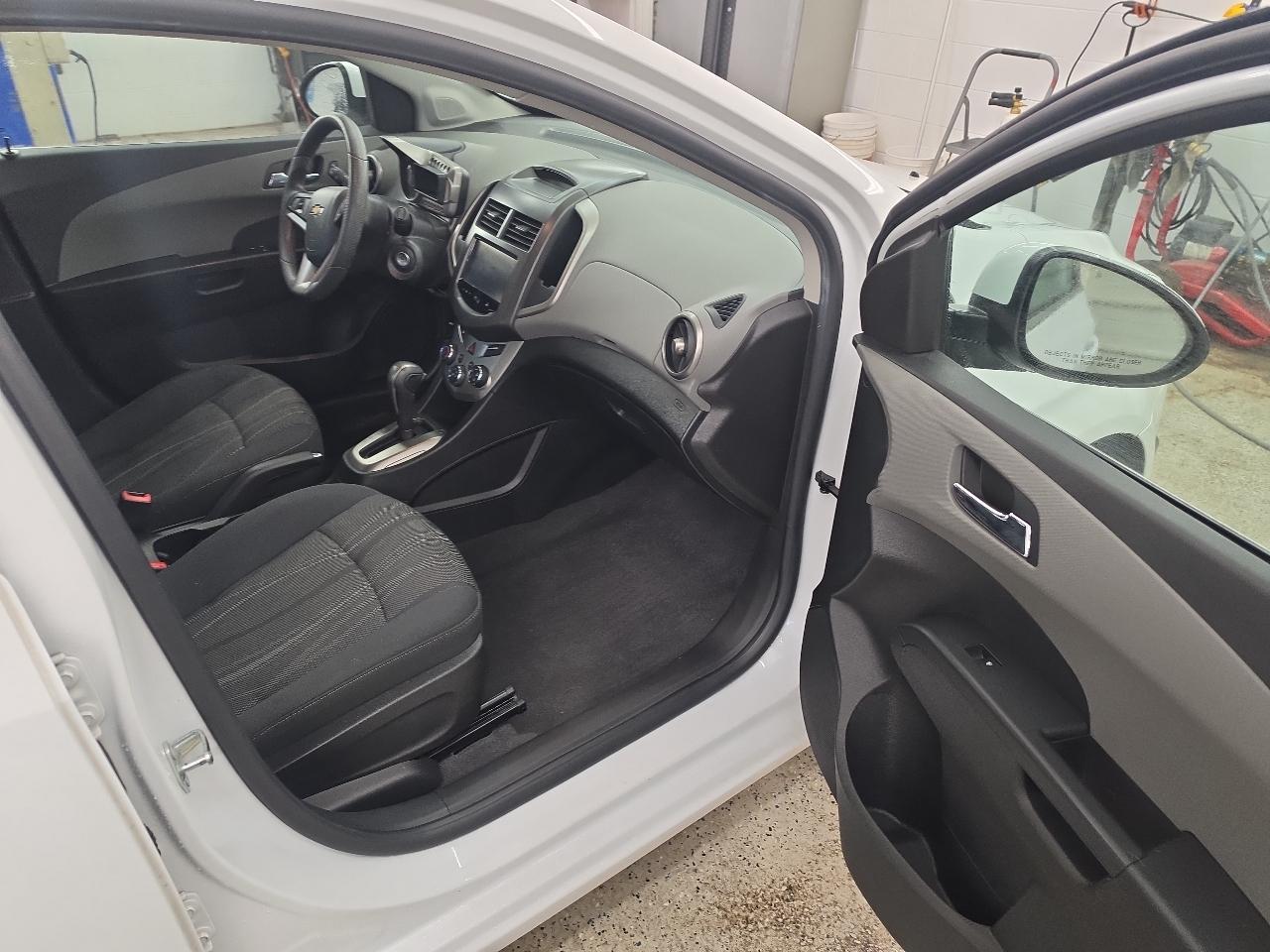 Chevrolet Sonic LT Auto 5-Door 2015