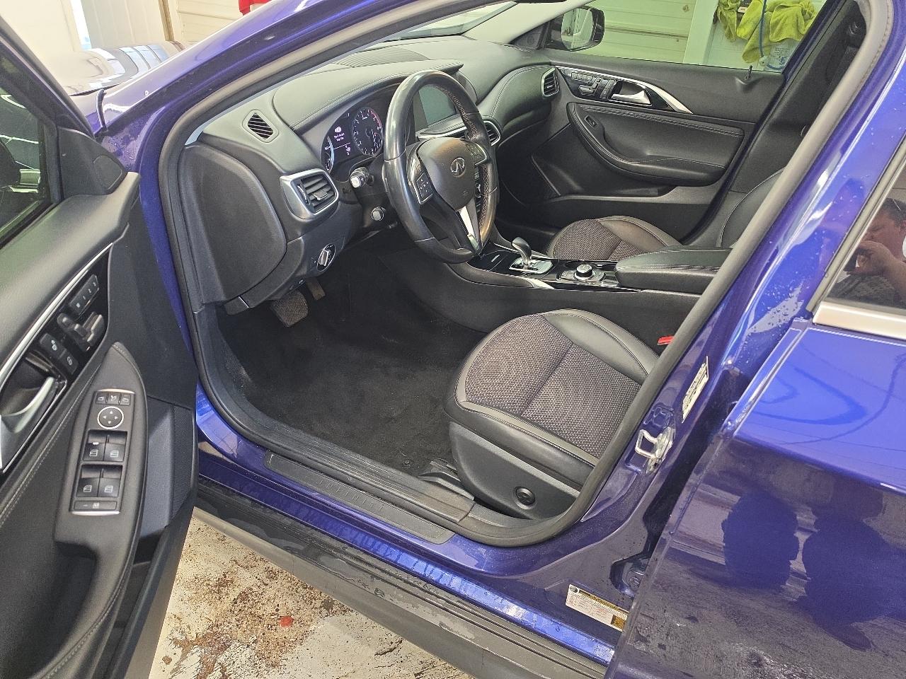 Infiniti QX30 Luxury AWD 2019
